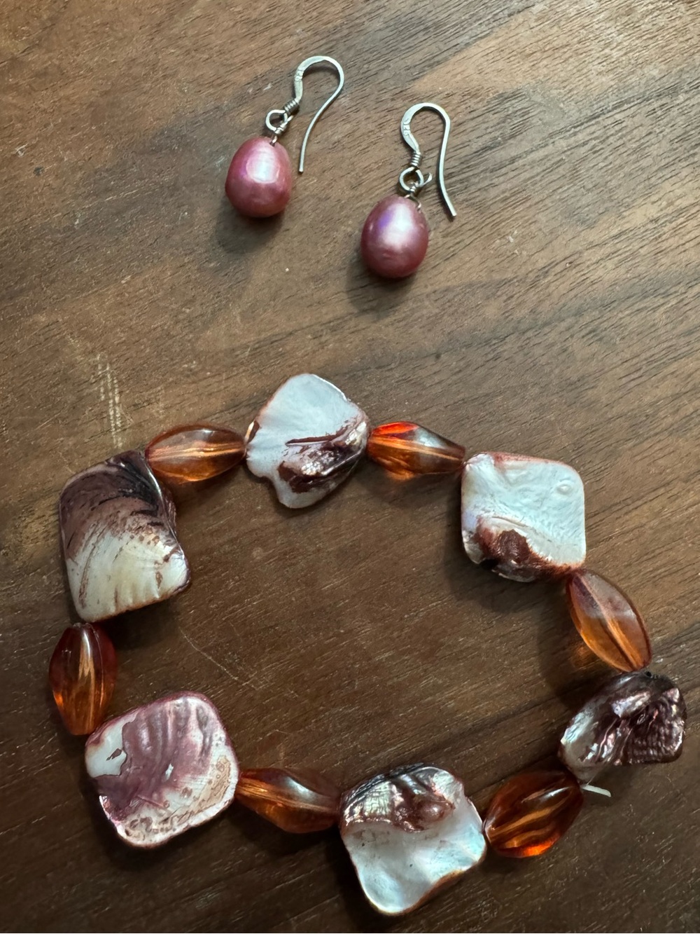 925 Silver Mauve Cultured Pearl Earrings w/Coordinating Shell Stretch Bracelet